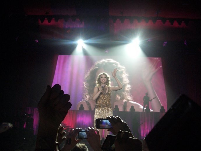 Taylor Swift — March 19 - Madrid, Spain — photo 31