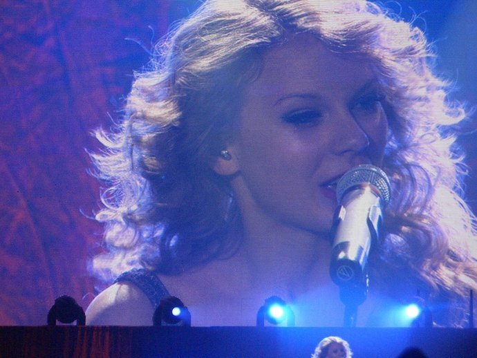 Taylor Swift — March 19 - Madrid, Spain — photo 32