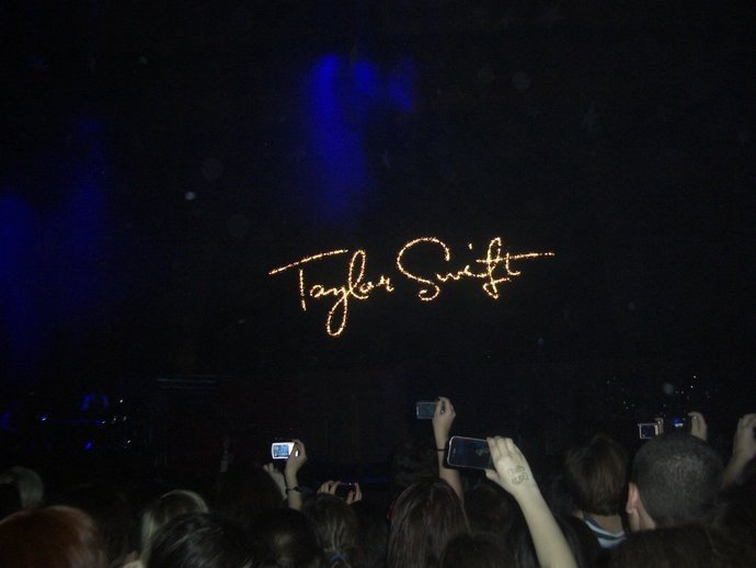 Taylor Swift — March 19 - Madrid, Spain — photo 33