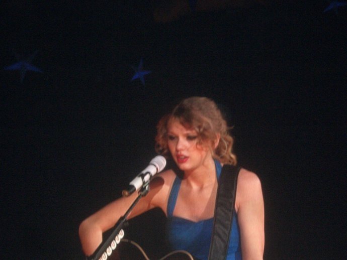 Taylor Swift — March 19 - Madrid, Spain — photo 37