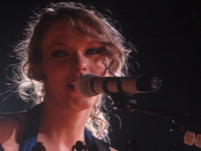 Taylor Swift — March 19 - Madrid, Spain — photo 39