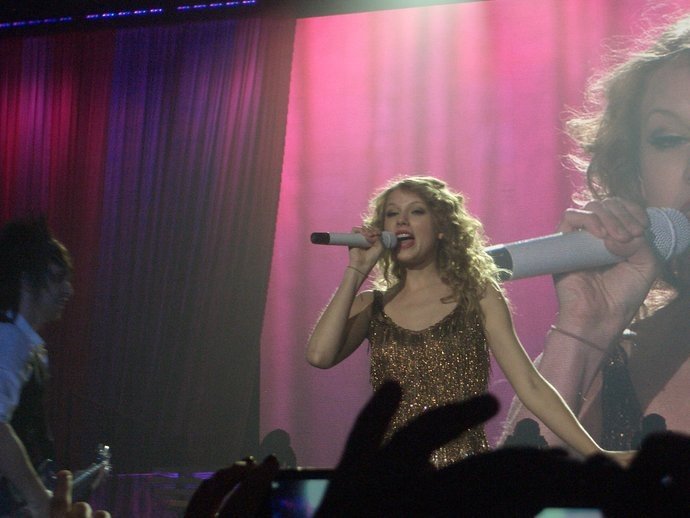 Taylor Swift — March 19 - Madrid, Spain — photo 41