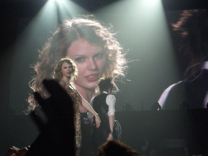Taylor Swift — March 19 - Madrid, Spain — photo 42