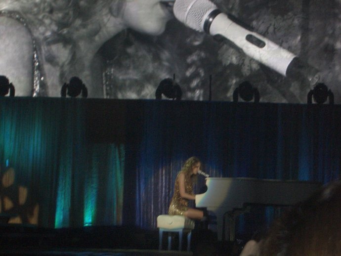 Taylor Swift — March 19 - Madrid, Spain — photo 48
