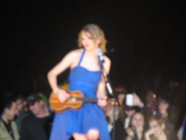 Taylor Swift — March 19 - Madrid, Spain — photo 54