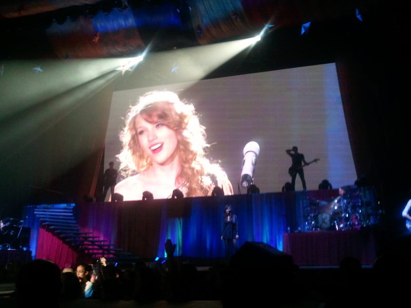 Taylor Swift — March 19 - Madrid, Spain — photo 68
