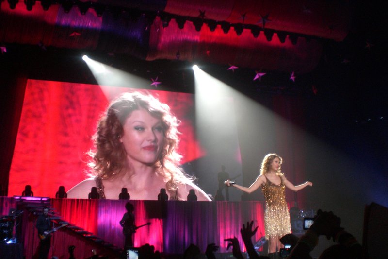 Taylor Swift — March 19 - Madrid, Spain — photo 73