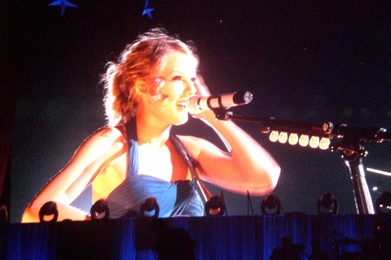 Taylor Swift — March 19 - Madrid, Spain — photo 75