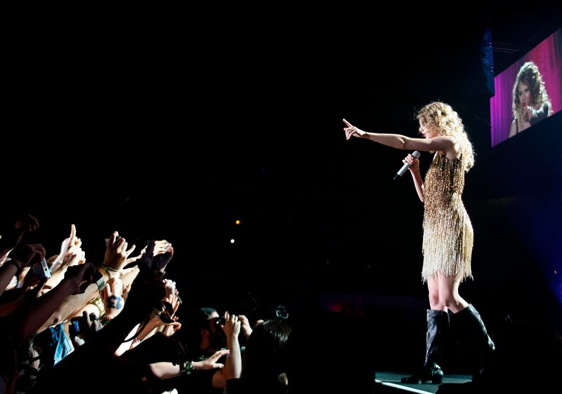 Taylor Swift — March 19 - Madrid, Spain — photo 87