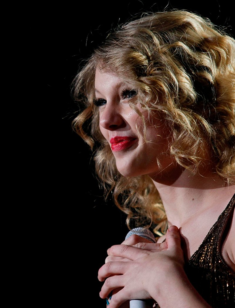 Taylor Swift — March 19 - Madrid, Spain — photo 91
