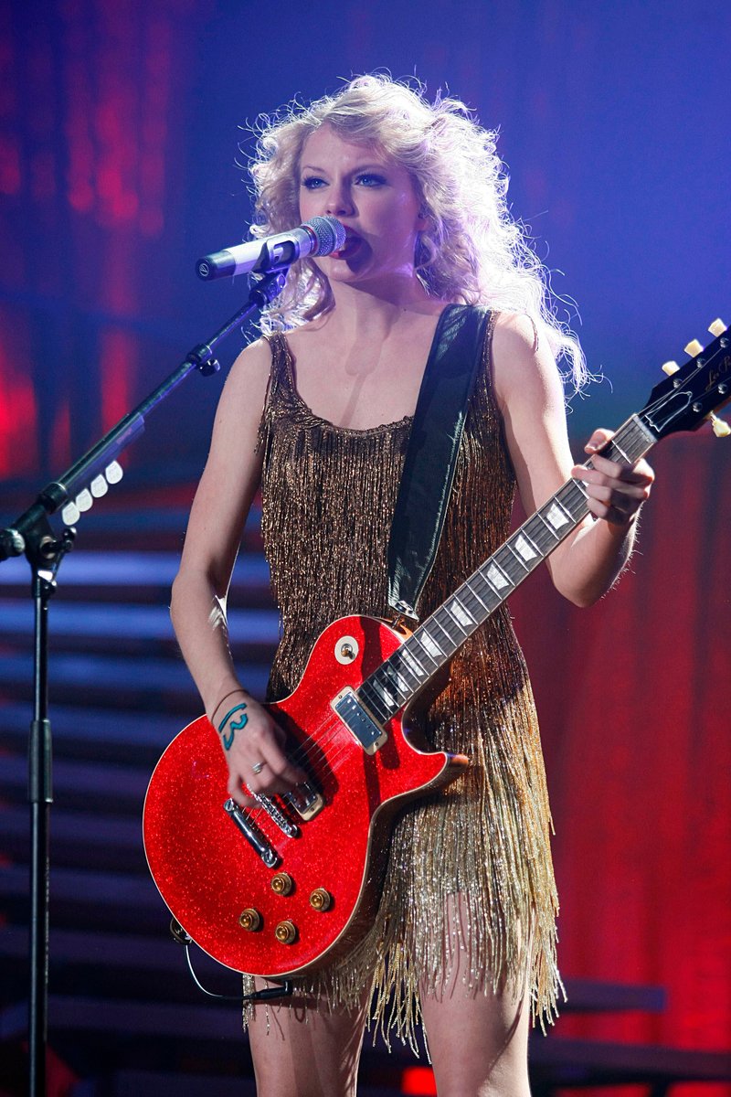 Taylor Swift — March 19 - Madrid, Spain — photo 95