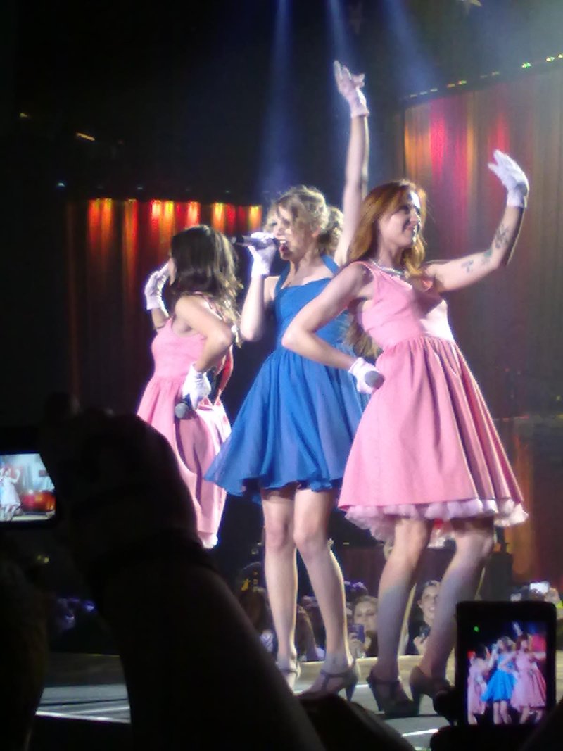 Taylor Swift — March 19 - Madrid, Spain — photo 116