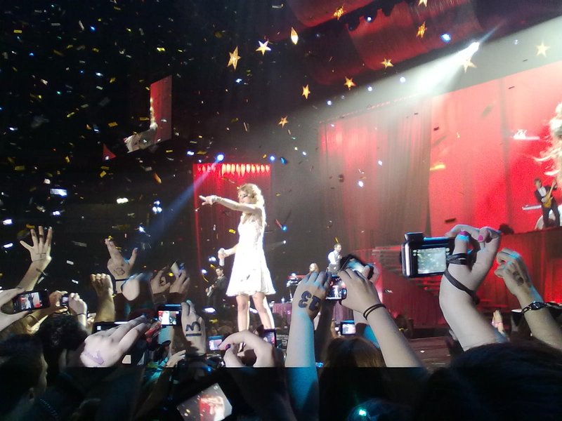 Taylor Swift — March 19 - Madrid, Spain — photo 121