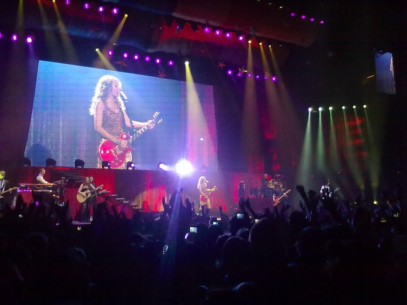 Taylor Swift — March 19 - Madrid, Spain — photo 123