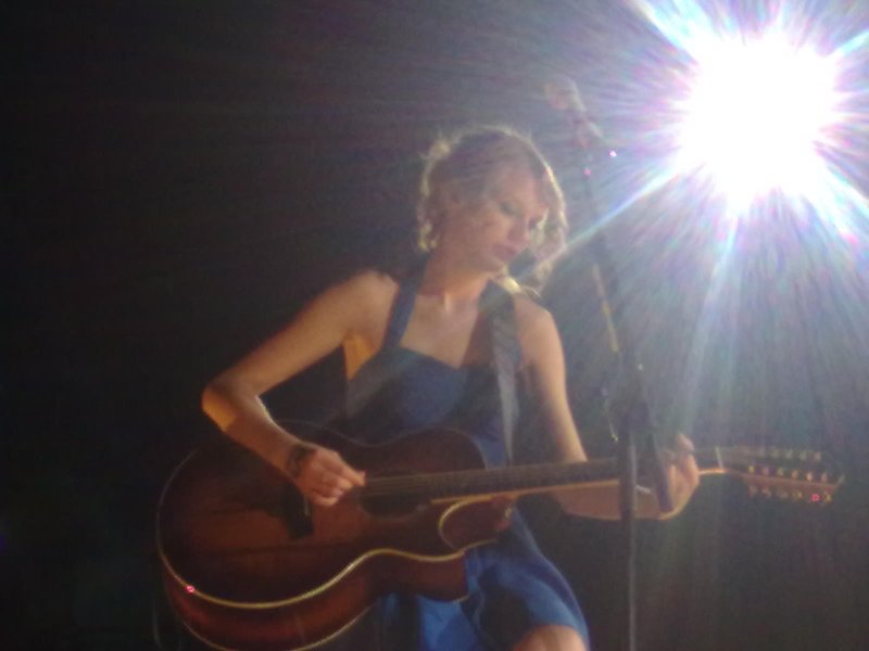Taylor Swift — March 19 - Madrid, Spain — photo 128