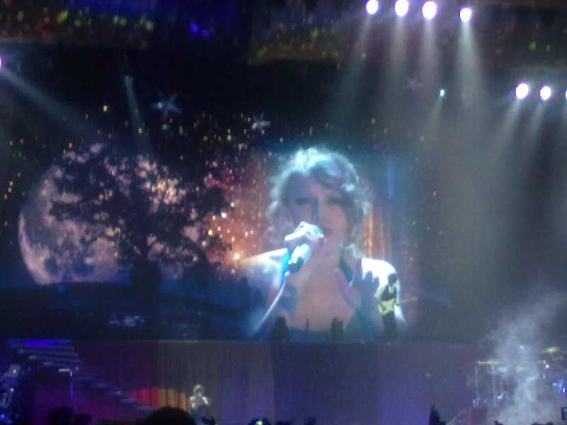 Taylor Swift — March 19 - Madrid, Spain — photo 133