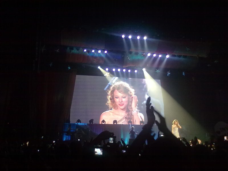 Taylor Swift — March 19 - Madrid, Spain — photo 135