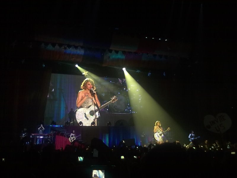 Taylor Swift — March 19 - Madrid, Spain — photo 136