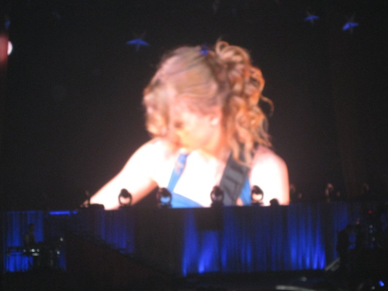 Taylor Swift — March 19 - Madrid, Spain — photo 139
