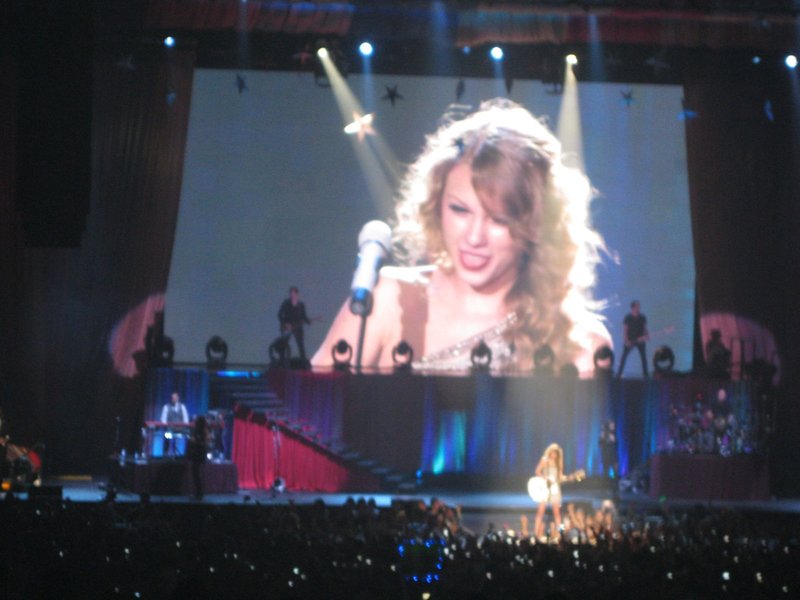 Taylor Swift — March 19 - Madrid, Spain — photo 142