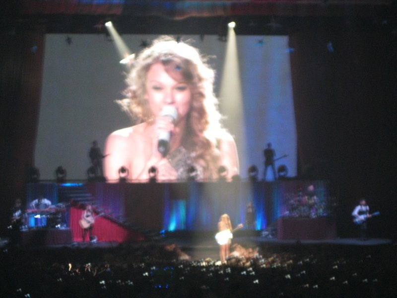Taylor Swift — March 19 - Madrid, Spain — photo 143