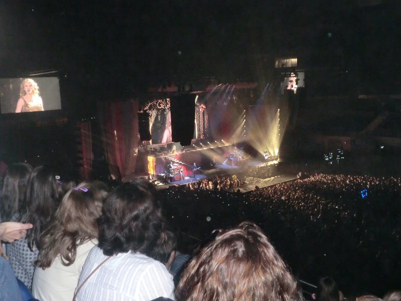 Taylor Swift — March 19 - Madrid, Spain — photo 145