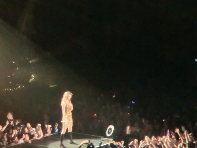 Taylor Swift — March 19 - Madrid, Spain — photo 146