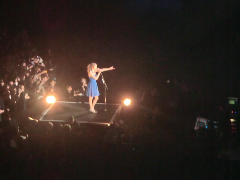 Taylor Swift — March 19 - Madrid, Spain — photo 155