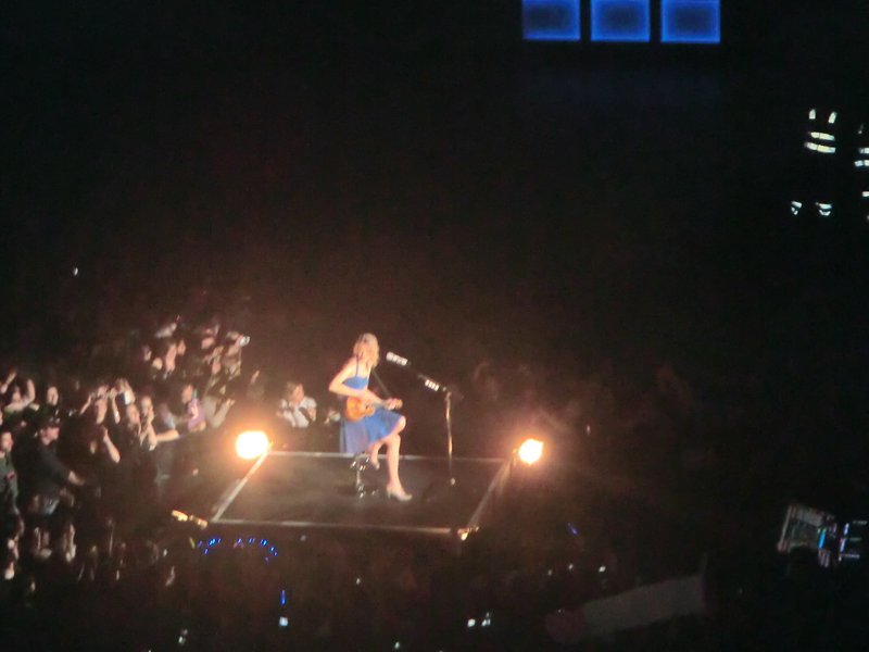 Taylor Swift — March 19 - Madrid, Spain — photo 156