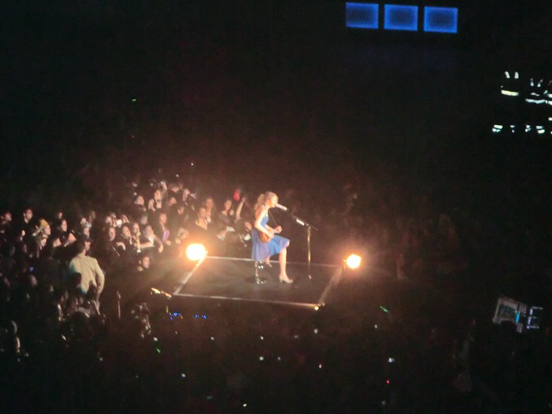 Taylor Swift — March 19 - Madrid, Spain — photo 157