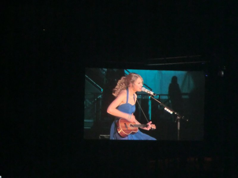 Taylor Swift — March 19 - Madrid, Spain — photo 159