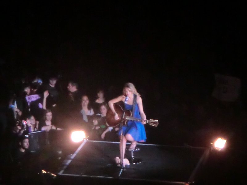 Taylor Swift — March 19 - Madrid, Spain — photo 161