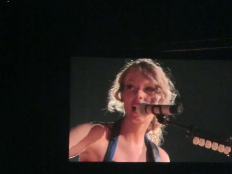 Taylor Swift — March 19 - Madrid, Spain — photo 162