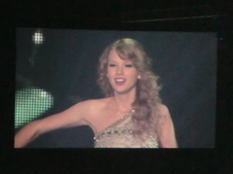 Taylor Swift — March 19 - Madrid, Spain — photo 170