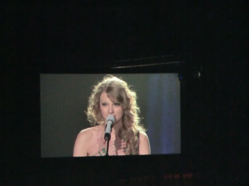 Taylor Swift — March 19 - Madrid, Spain — photo 175