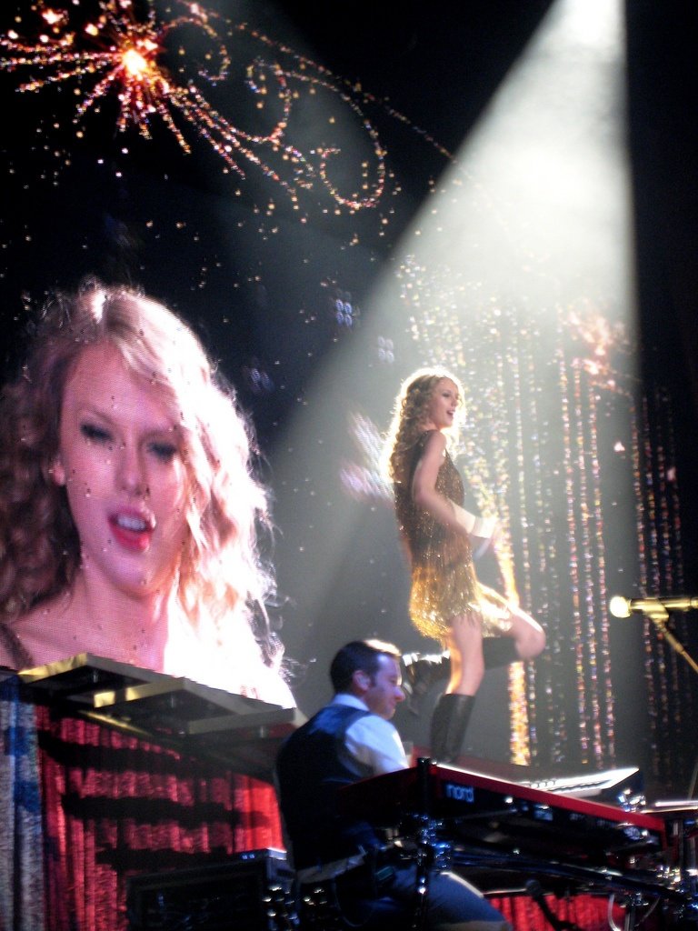 Taylor Swift — March 19 - Madrid, Spain — photo 183