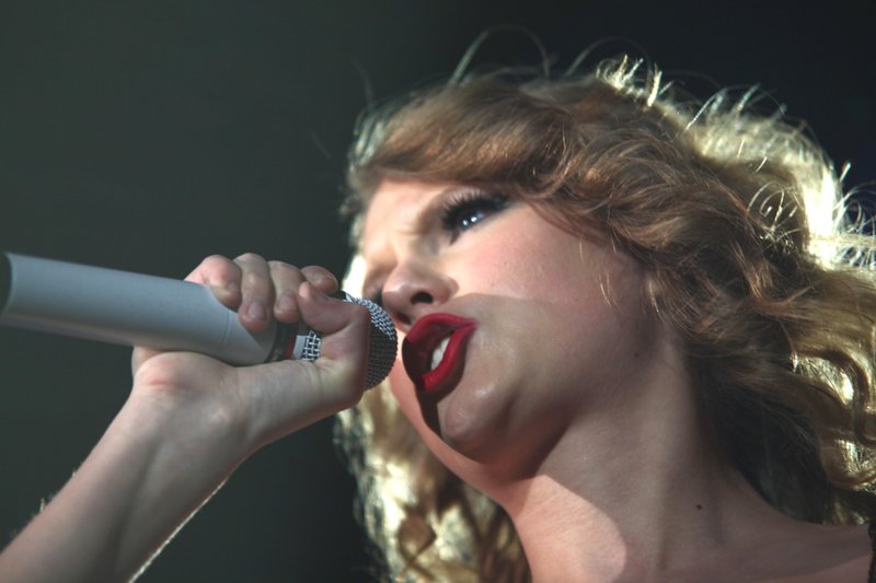 Taylor Swift — March 22 - Birmingham, United Kingdom — photo 2