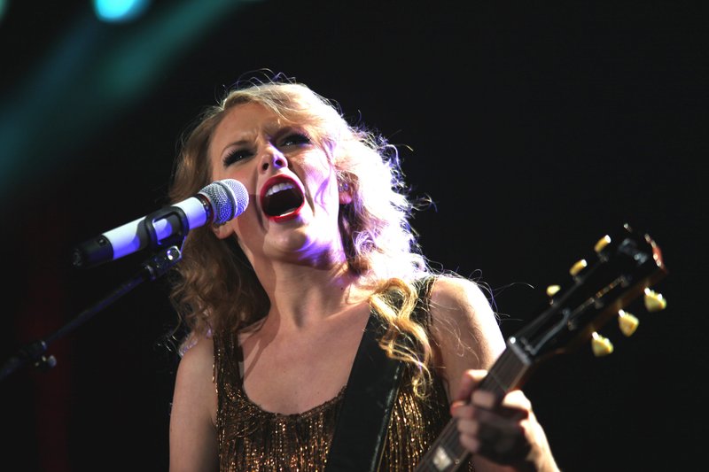 Taylor Swift — March 22 - Birmingham, United Kingdom — photo 3