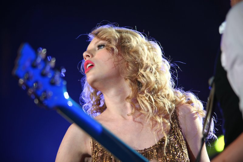 Taylor Swift — March 22 - Birmingham, United Kingdom — photo 5