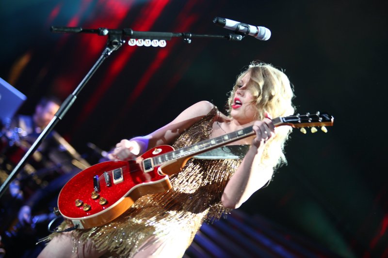 Taylor Swift — March 22 - Birmingham, United Kingdom — photo 6