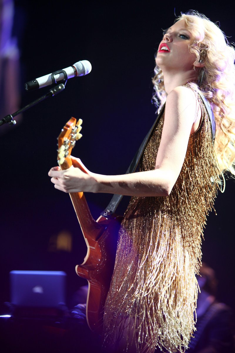 Taylor Swift — March 22 - Birmingham, United Kingdom — photo 7