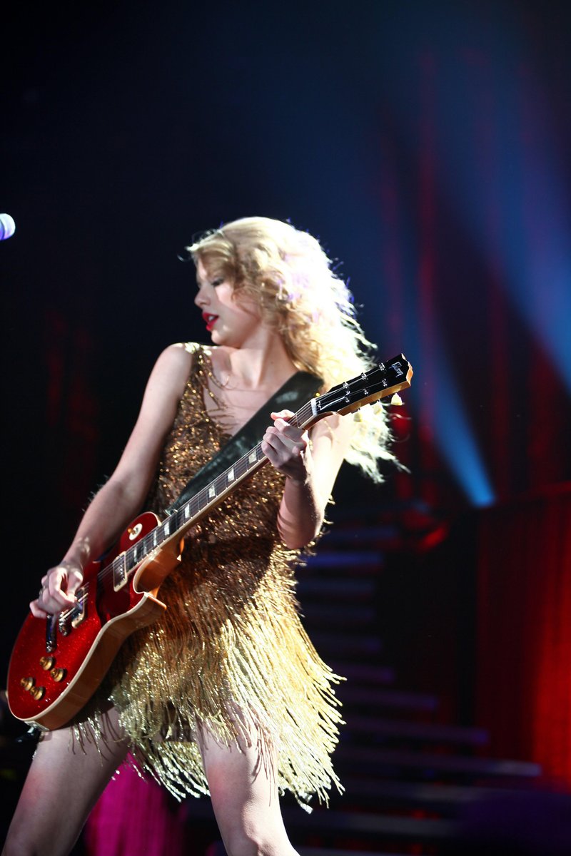 Taylor Swift — March 22 - Birmingham, United Kingdom — photo 9