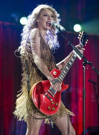Taylor Swift — March 22 - Birmingham, United Kingdom — photo 16