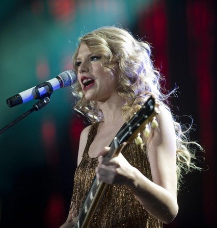 Taylor Swift — March 22 - Birmingham, United Kingdom — photo 19