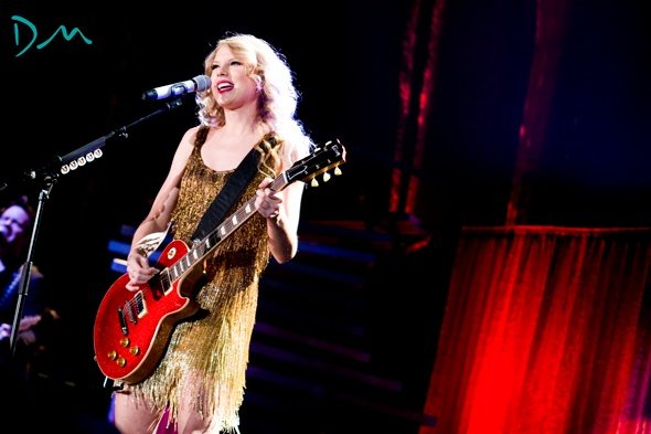 Taylor Swift — March 22 - Birmingham, United Kingdom — photo 34