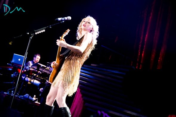 Taylor Swift — March 22 - Birmingham, United Kingdom — photo 35