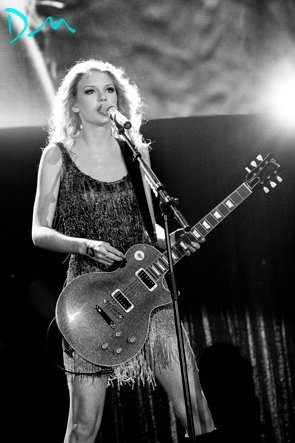 Taylor Swift — March 22 - Birmingham, United Kingdom — photo 61