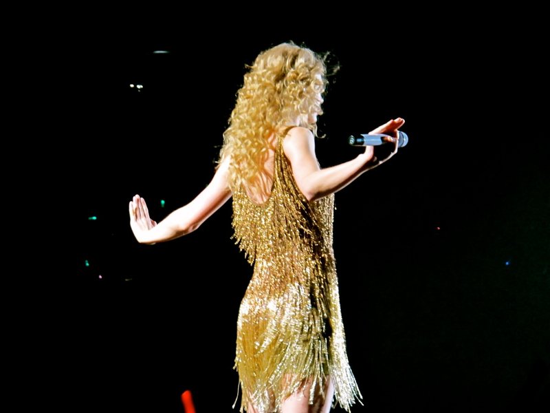 Taylor Swift — March 25 - Belfast, Northern Ireland — photo 7