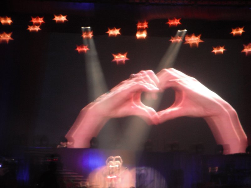 Taylor Swift — March 25 - Belfast, Northern Ireland — photo 11