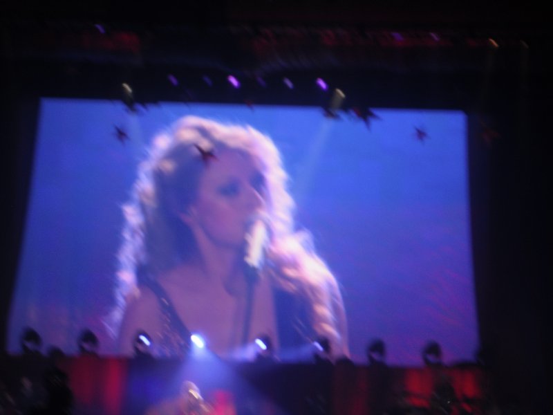 Taylor Swift — March 25 - Belfast, Northern Ireland — photo 18